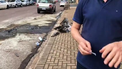 Comerciante reclama da sujeira e restos de veículos em local de perseguição