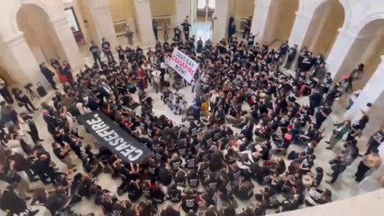 Amerikalı Yahudi Topluluğu Kongre Binası'nı Bastı