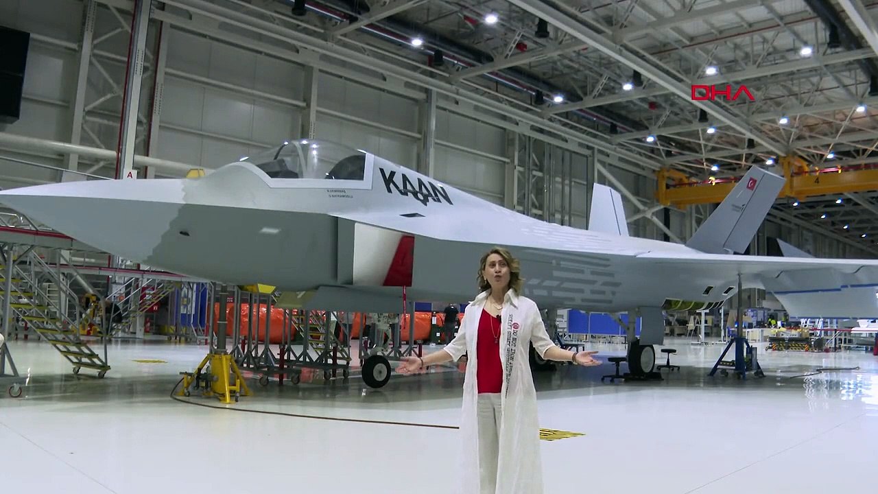 Azerin a chanté la chanson « Çırpınırdin Karadeniz » devant KAAN