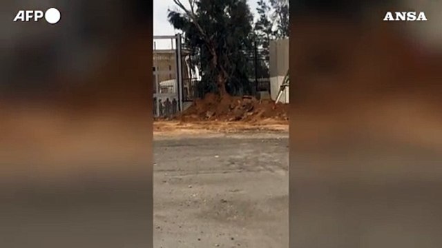 Egitto: operai riparano valico di Rafah, al confine con la Striscia di Gaza