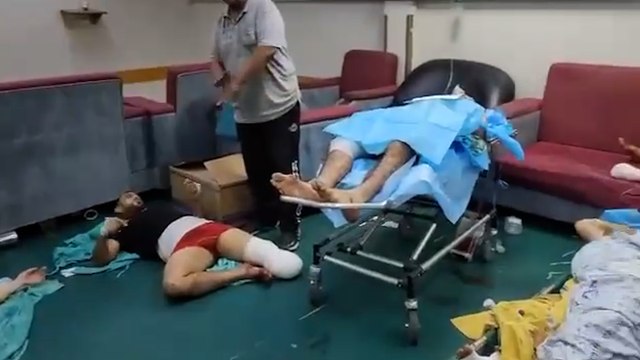 Guerre Israël-Hamas : dans les couloirs submergés de l'hôpital Al-Shifa à Gaza