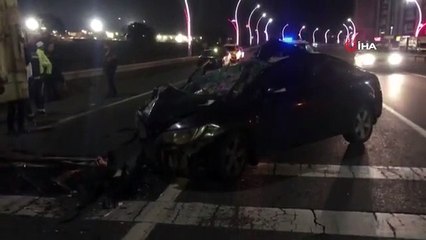 Le véhicule qui a heurté le camion par derrière s'est transformé en ferraille : 4 blessés