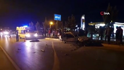 Une moto et une voiture sont entrées en collision à Mersin : 1 mort, 4 blessés