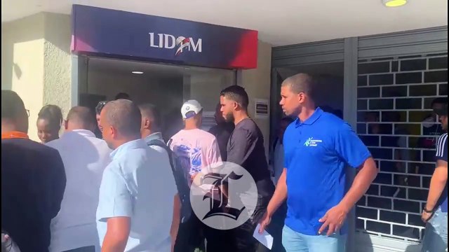 Con retraso, Licey entrega boletas a los abonados