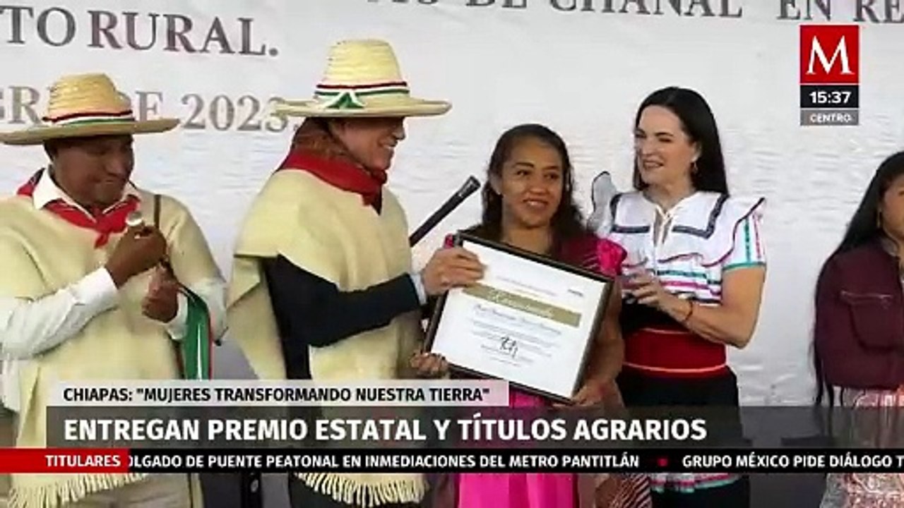 Rutilio Escandón entrega premio estatal 'Mujere...