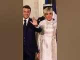 Brigitte Macron toute en soie : robe élégante, et beau dîner au bras d'Emmanuel, illuminant l'Elysée