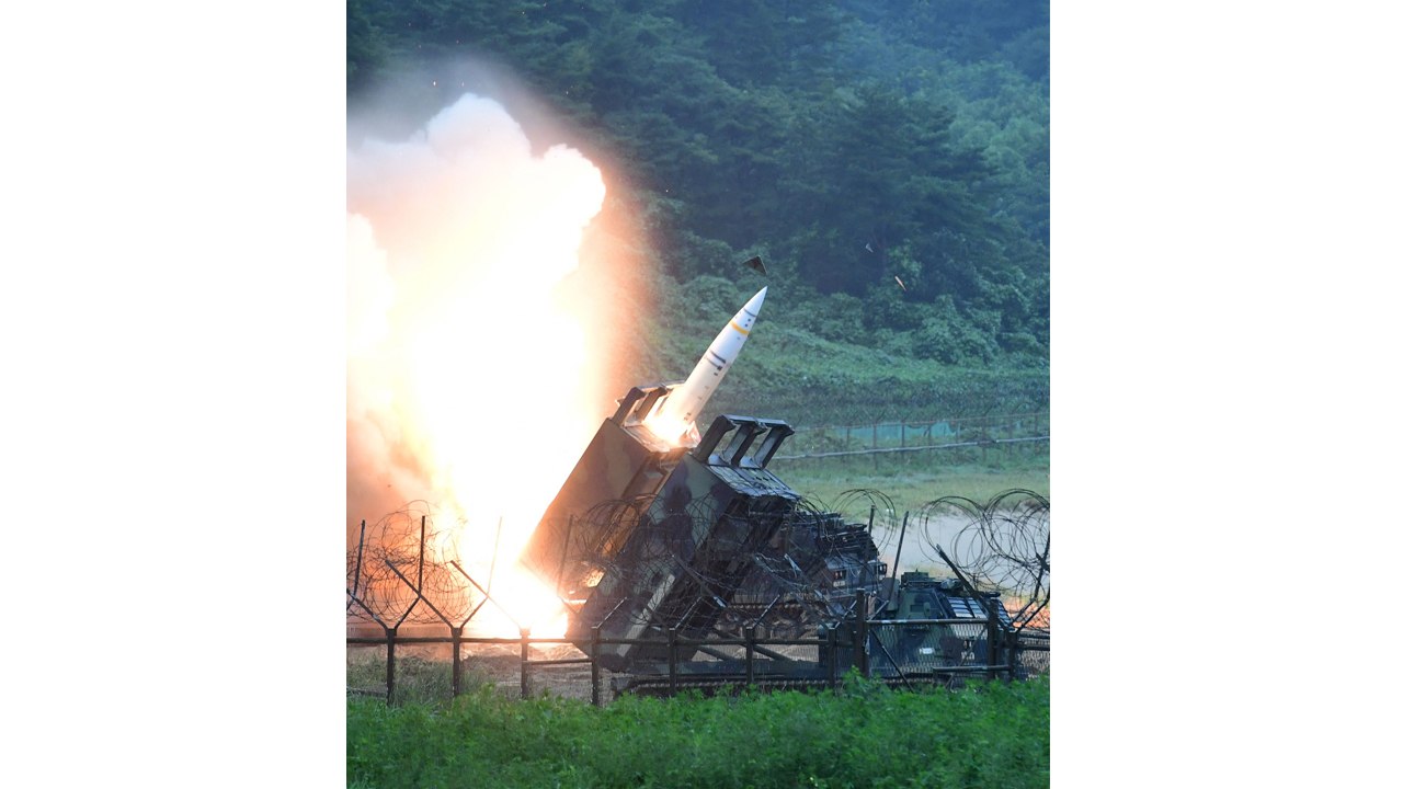 "에이태큼스 20여 발 우크라 지원...러 기지 2곳 타격" / YTN