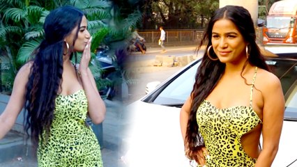 Poonam Pandey को बीच सड़क पर देख फैन्स हुए हैरान