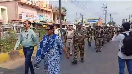 Video: पुलिस की सायरन के साथ गुजरे सैकड़ों पुलिसकर्मी, आगे-आगे चले अधिकारी