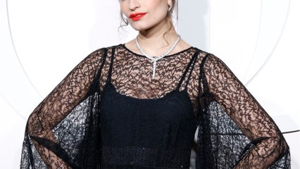 GALA VIDEO - Clara Luciani touchante : cet adorable cliché un mois après la naissance de son fils