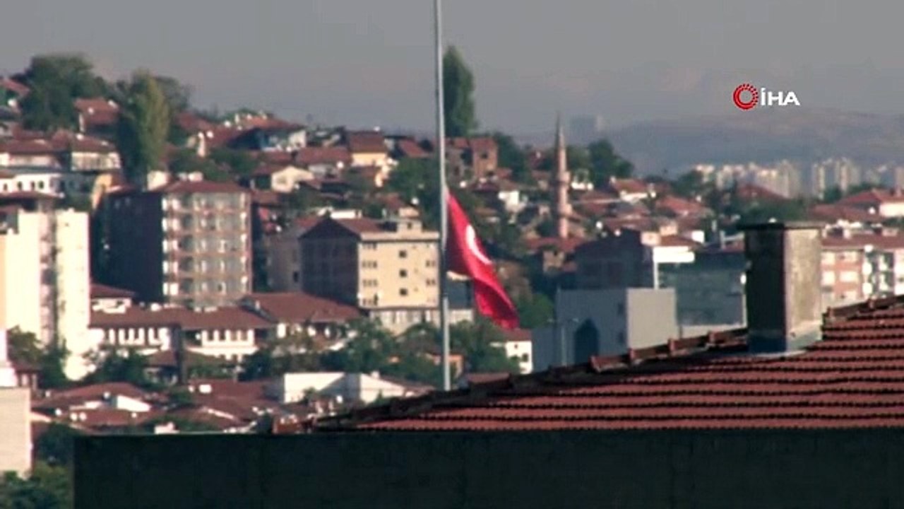 Ankara'da bayraklar yarıya indi