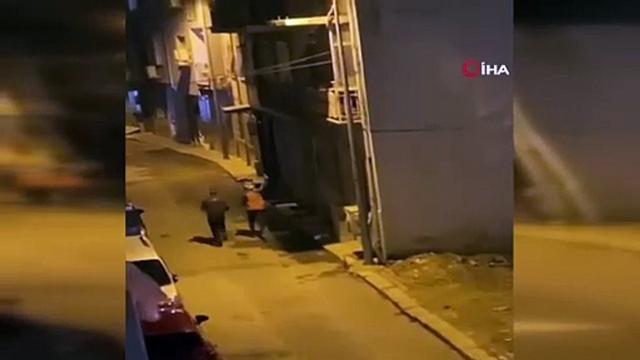 Babasının kavga ettiği şahıslara av bıçağıyla böyle saldırdı: 1 ölü, 1 yaralı