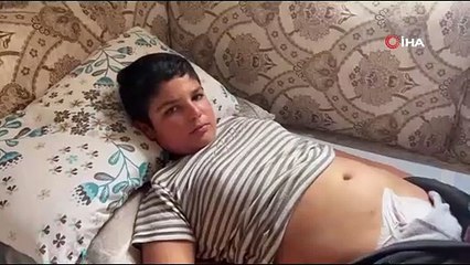 Sokak köpekleri çocuğa dehşeti yaşattı: Bisiklettin demir kolu kasık bölgesine saplandı