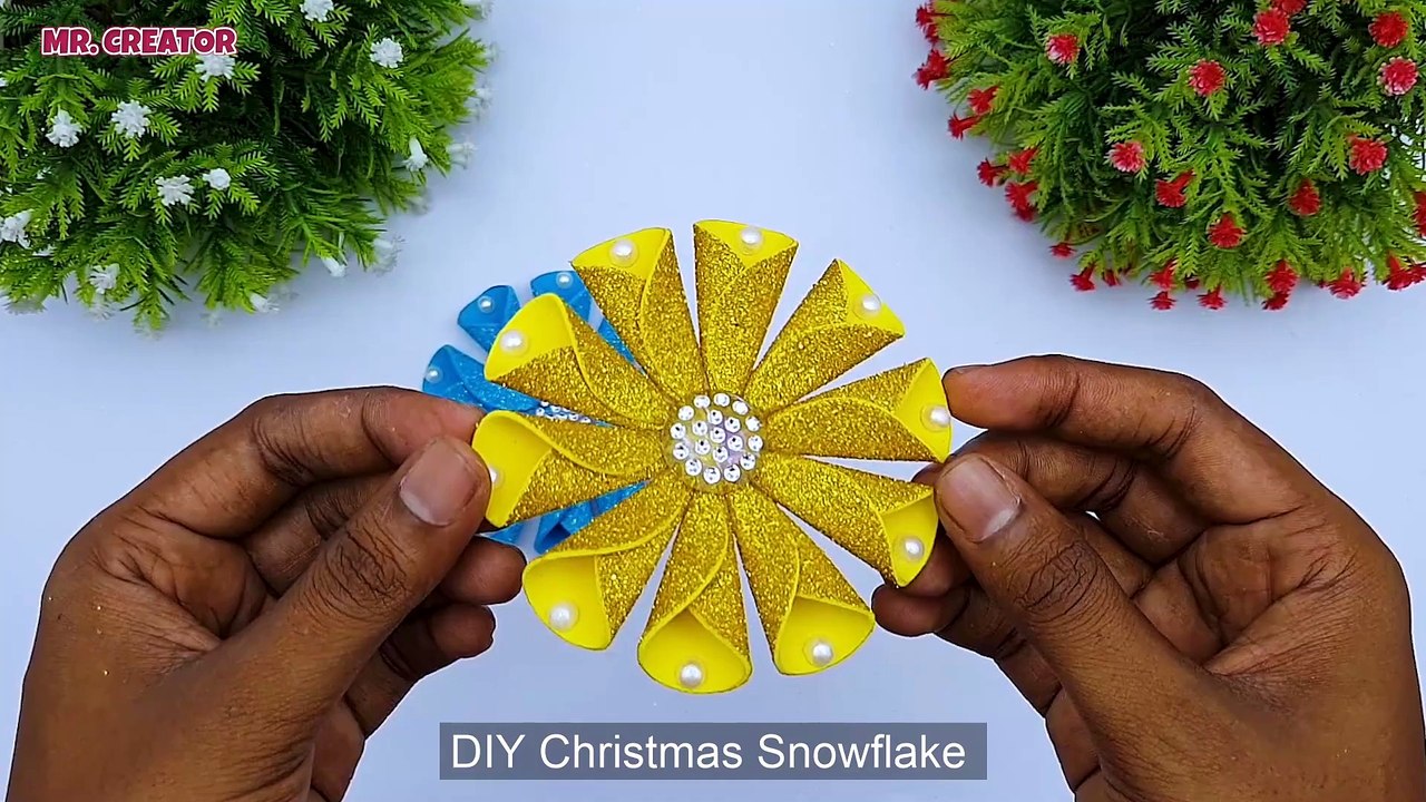 DIY Snowflakes - Christmas Craft Decoration Ideas 