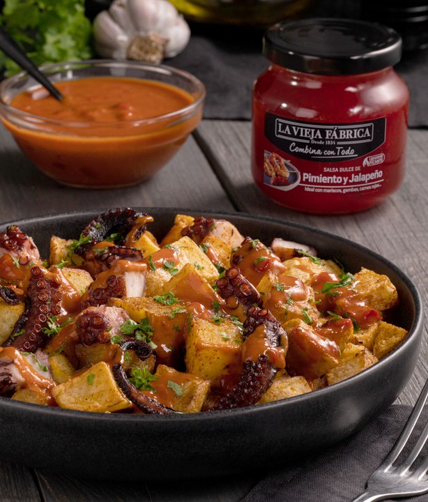 Patatas bravas con pulpo (La Viaje Fábrica)