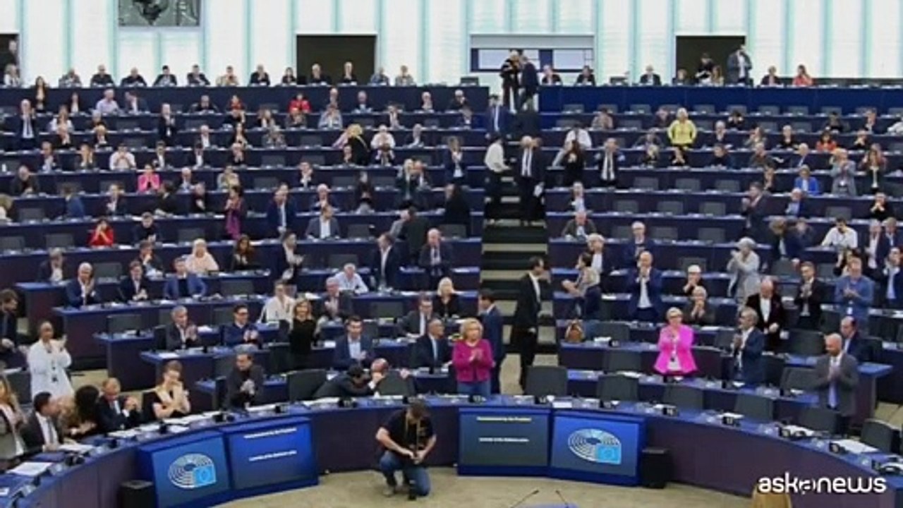 Ue, premio Sakharov a Masha Amini e al movimento delle donne iraniane