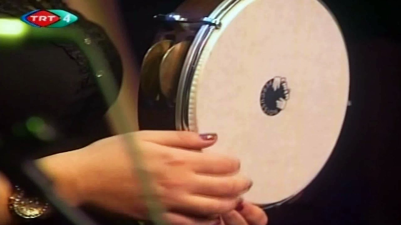 Seçil Ak / Bilmem ki nedendir bana sen hor bakıyorsun