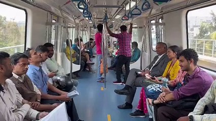 आइटीबीटी मंत्री प्रियांक खरगे ने मेट्रो ट्रेन की पर्पल लाइन पर यात्रा की