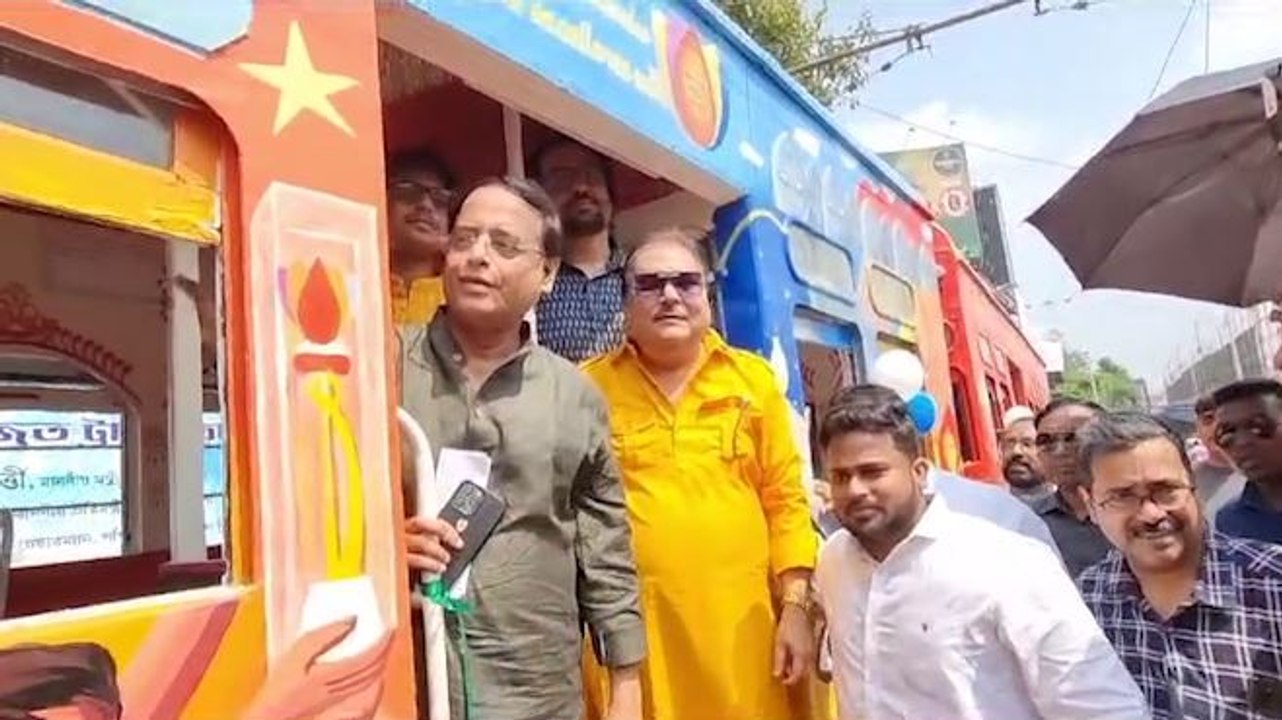 রঙিন ট্রামেই মদন মিত্রের লাভলি ম্যাজিক! আর কী চ...