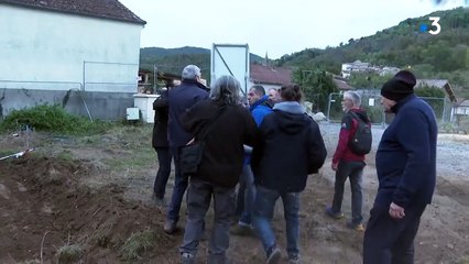 Une religieuse attaque un écolo qui tente d’empêcher la construction d’un centre religieux