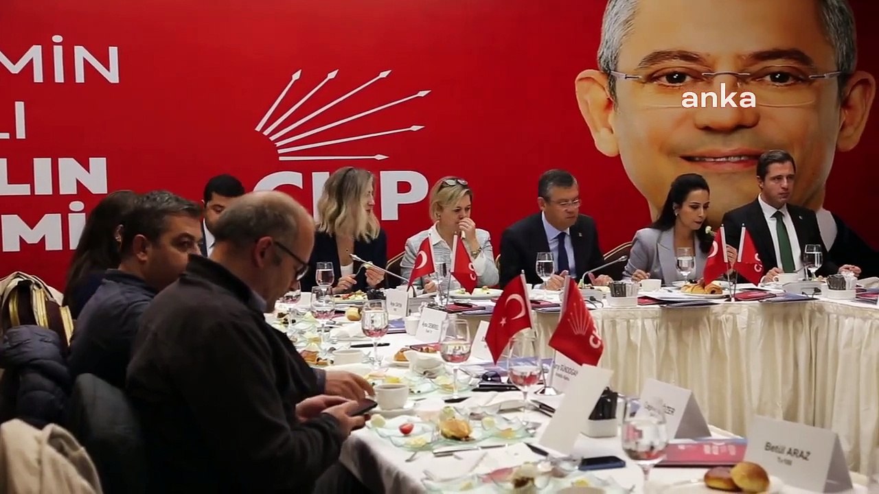 Özgür Özel: "Beklenenin Çok Üstünde İmza Alacağımız ve Tahminlerin Çok Üzerinde Bir Destek Alacağımızı Görüyoruz. Kurultayı Kazanacağız"