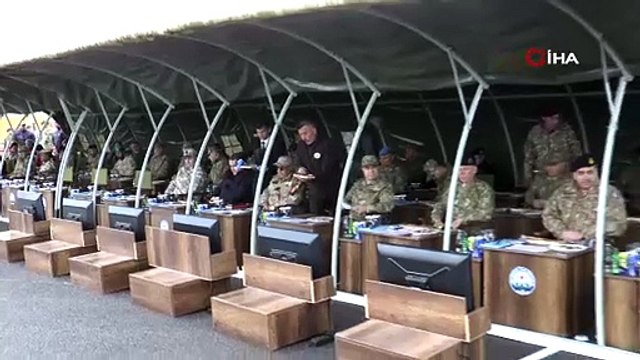 Paraşütçü komandolardan nefes kesen görüntüler