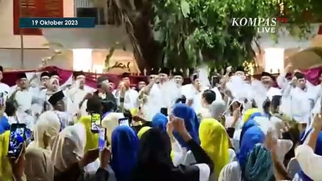 Momen Prabowo Nyanyi Ya Lal Wathon Bareng Relawan Jagat Prabowo di Kertanegara