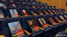 I ritratti delle vittime sulle sedie dell'Universit? di Tel Aviv