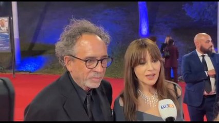 下载视频: Festival Roma, la coppia Tim Burton-Bellucci superstar sul red carpet