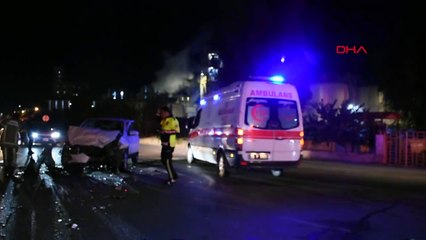 İzmir'de otomobilin karşı şeride geçmesi sonucu meydana gelen kaza