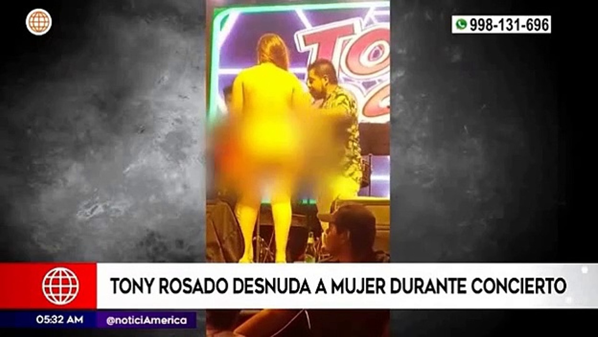 Tony Rosado desnuda a mujer EN VIVO.