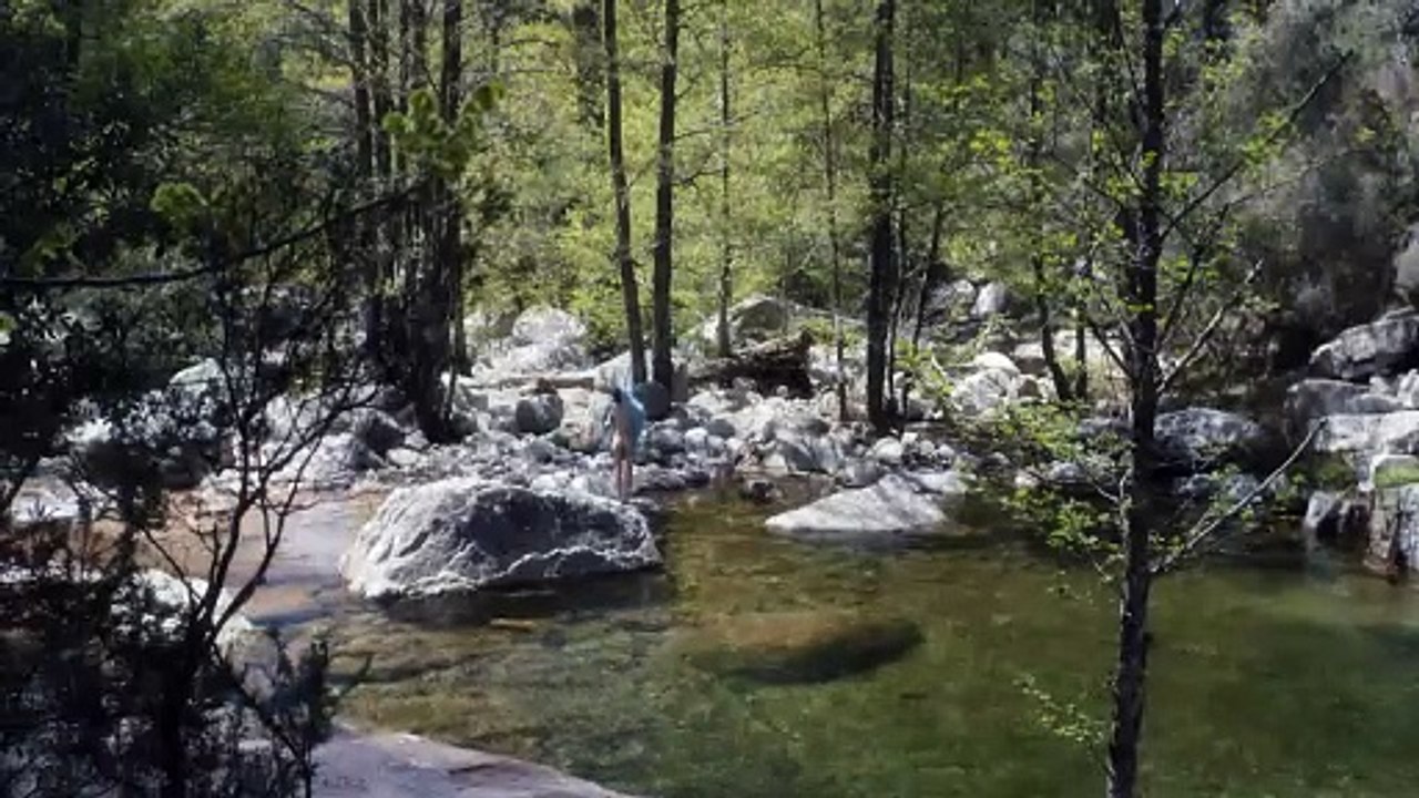 Des feux dans la nuit