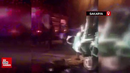 Sakarya'da kamyonet ile otomobilin çarpıştığı kazada baba ve oğlu öldü