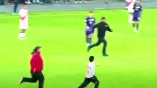 Peru fan DESTROYS security guards to see MESSI