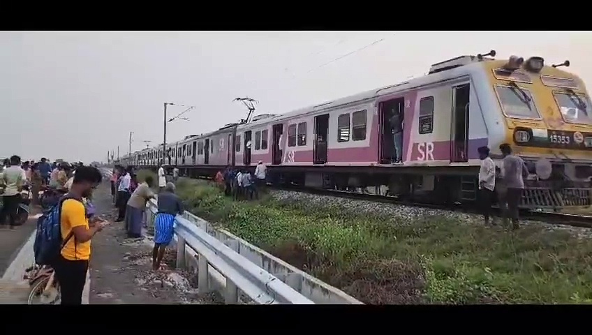 காஞ்சிபுரத்தில் மாடு மீது மோதி ரயிலில் தொழில்நுட்பக் கோளாறு; 2 மணி நேரம் ரயில் நிறுத்தப்பட்டதால் பயணிகள் அவதி