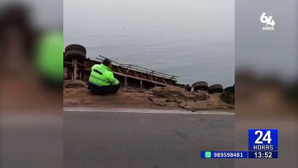 Conductor de tráiler se salvó de caer al abismo en Pasamayo
