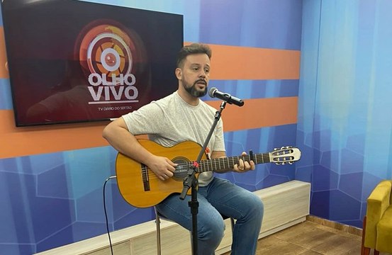 Cantor e compositor cajazeirense apresenta show Essências pela primeira vez no Teatro Ica