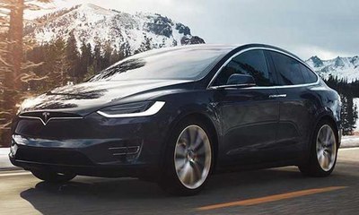 خلل خطير يدفع تسلا إلى استدعاء 55 ألف سيارة من طراز إكس