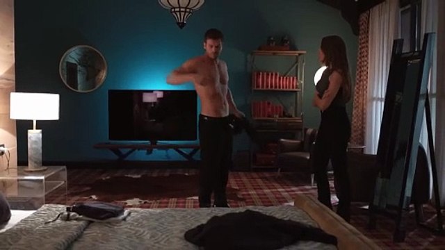 Kıvanç Tatlıtuğ ve Serenay Sarıkaya'nın Aile dizisindeki yatak sahnesi tepki çekti