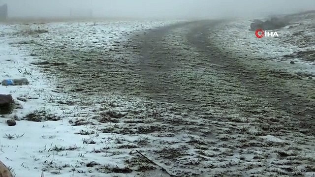 Les chutes de neige et le brouillard ont été efficaces dans les hauteurs d'Ardahan.