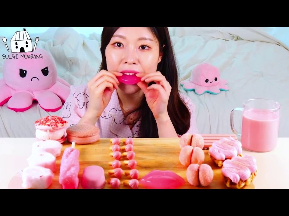 ASMR MUKBANG| Pink Desserts(Strawberry Ice cream,Chocolate, Peach ...