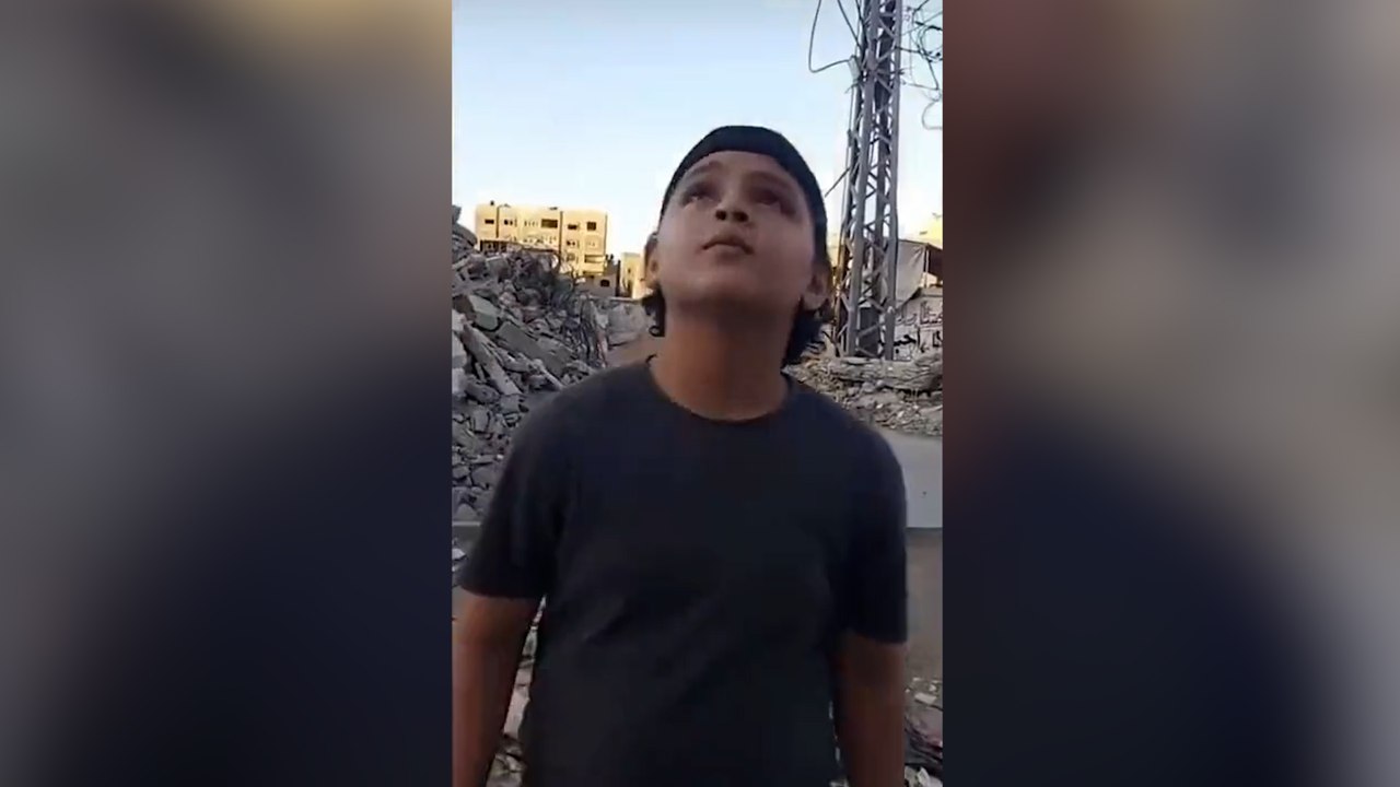 12 yaşındaki rap şarkıcısı MC Abdul, şarkılarıyla yeniden gündem oldu: 12 yıllık ömrümde 4.savaş