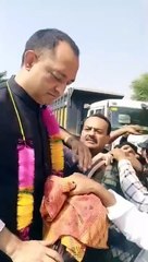 पति के सामने विधायक पत्नी का विरोध...कामां में प्रदर्शन