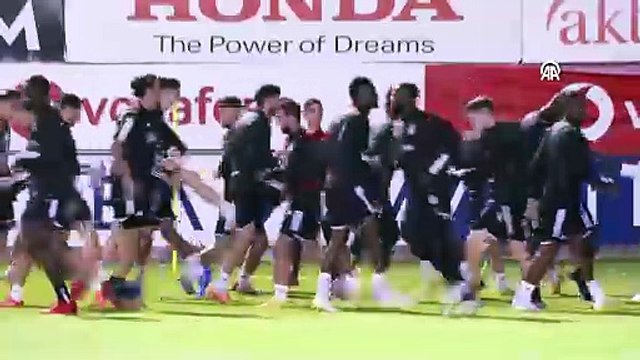 Burak Yılmaz a appelé Şenol Güneş et lui a demandé conseil pour le derby ! Il fera son propre truc après ce qu'il entendra