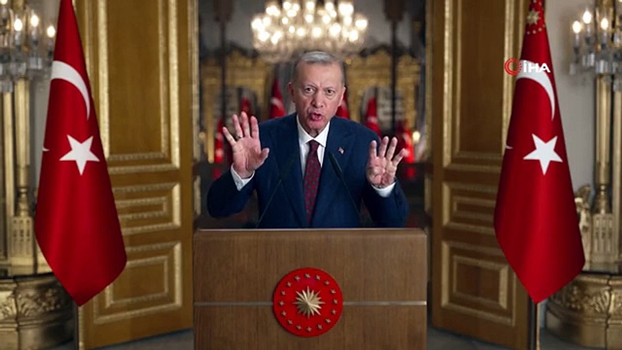 Président Erdoğan : ＂(Monde turc) Je crois que nous obtiendrons un grand succès tant que nous garderons intact l'esprit de fraternité entre nous.＂