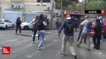 Mescid’i Aksa’ya girişlere yaş sınırı koyan İsrail polisi namaz kılmak isteyenlere gaz ve TOMA’larla müdahale etti