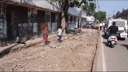 सडक़ चौड़ीकरण कार्य   