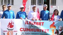 Le maire de Mudanya, Hayri Türkyılmaz, a lancé la marche aux flambeaux du 100e anniversaire de l'armistice à la République