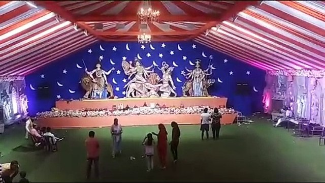 भक्त कर रहे शक्ति की आराधना, दर्शन को पहुंचने लगी भीड़