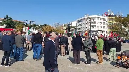 Les citoyens réagissant à Israël se sont rassemblés sur la place de Tekirdağ